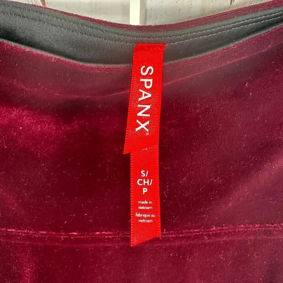 Spanx Velvet Leggings in Burgundy - Picture 5 of 9